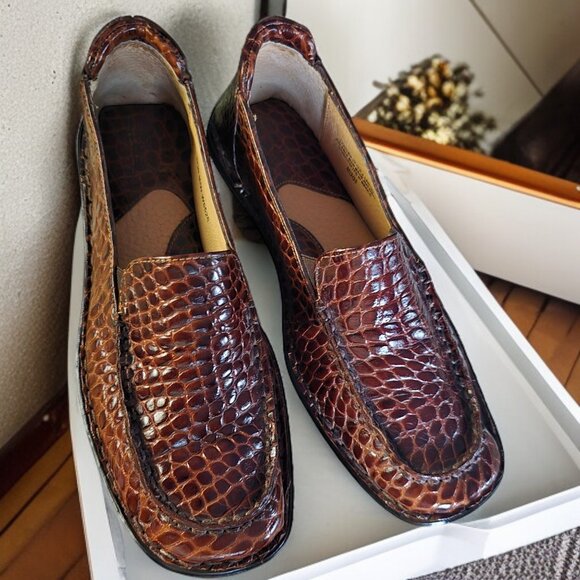 Born Dark Brown Textured Loafers - Picture 2 of 11